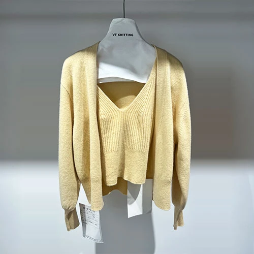 Top de punt i cardigan de dues peces